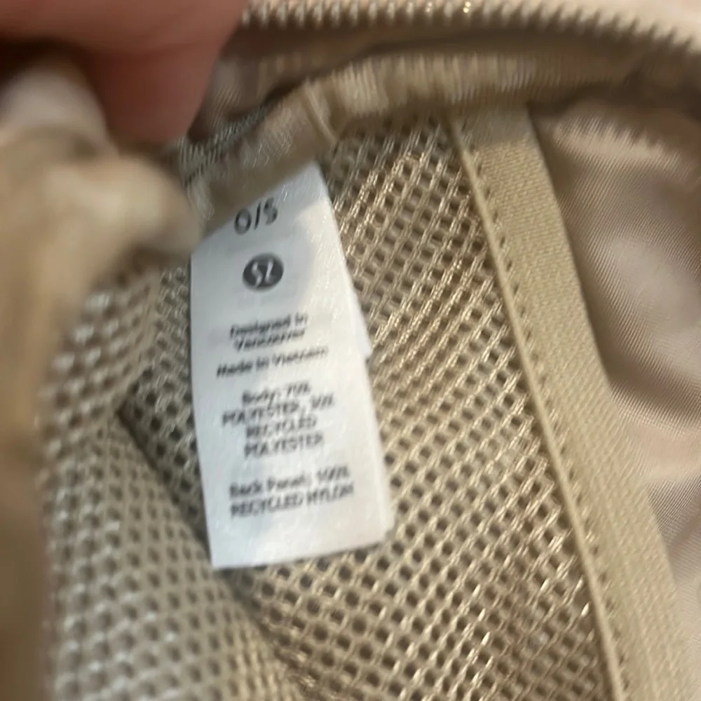 Lululemon everywhere belt bag fleece NWT light ivory - Picture 7 of 8